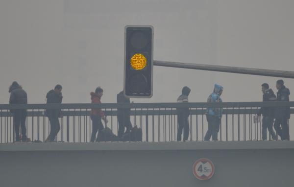 ����2015��11��8�գ���������������������Ⱦ���������ͷ��ɫ�źŵƲ�����˸��