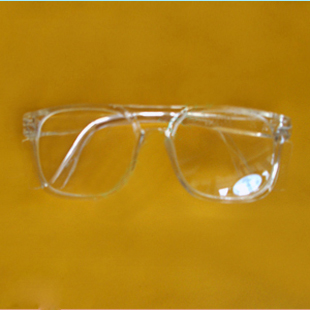 ��ɫ������۾�